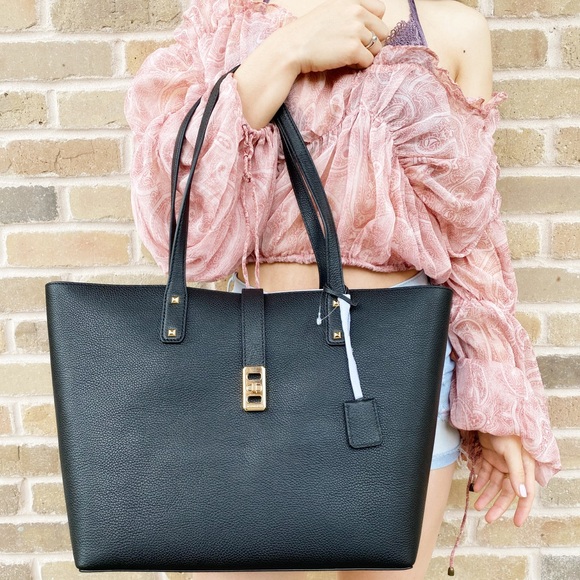 Michael Kors Handbags - SALE‼️ Michael Kors large satchel tote black